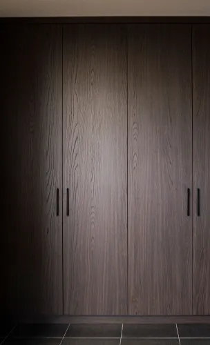 Maatwerk donker houten kast