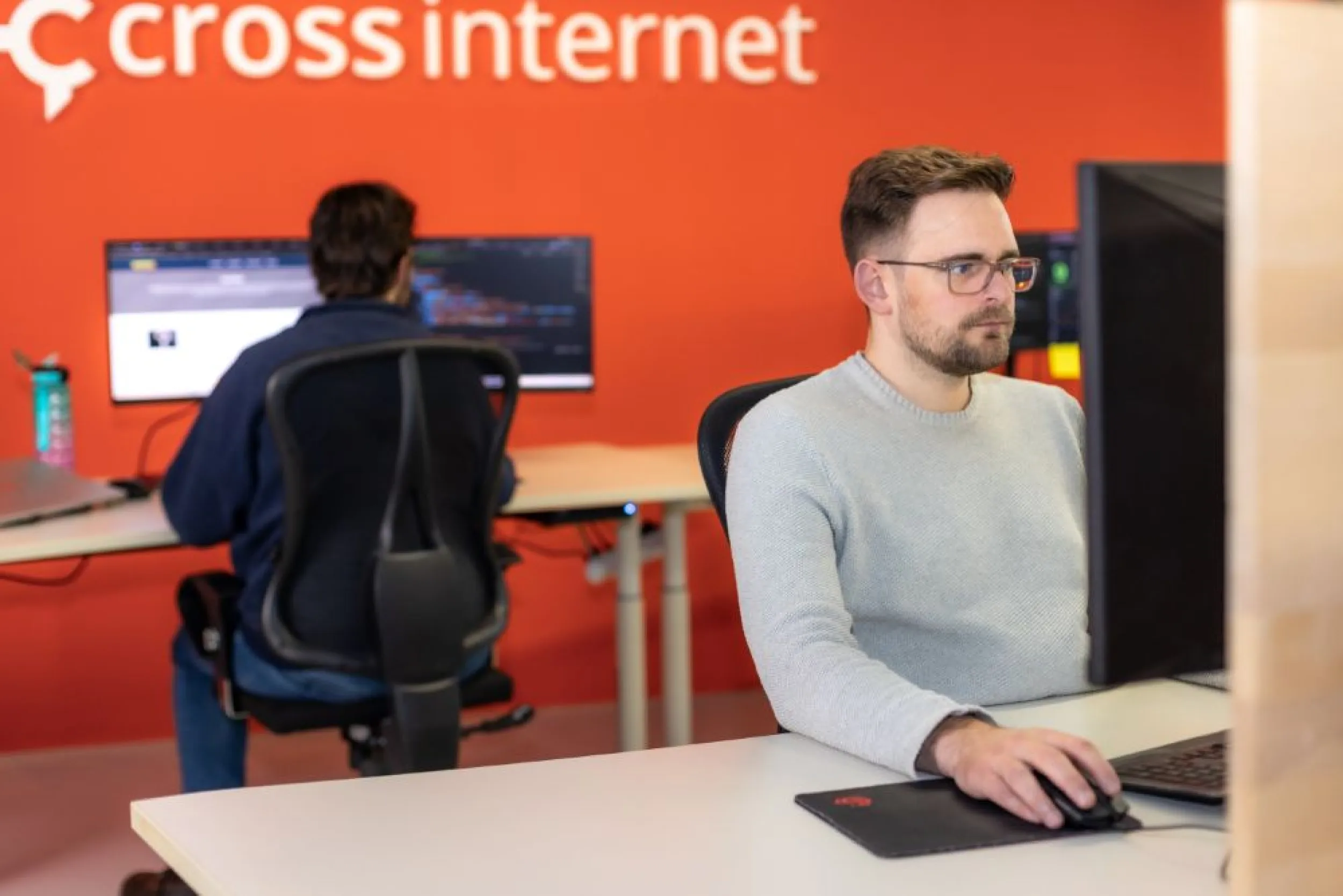 Collega's aan het werk op kantoor