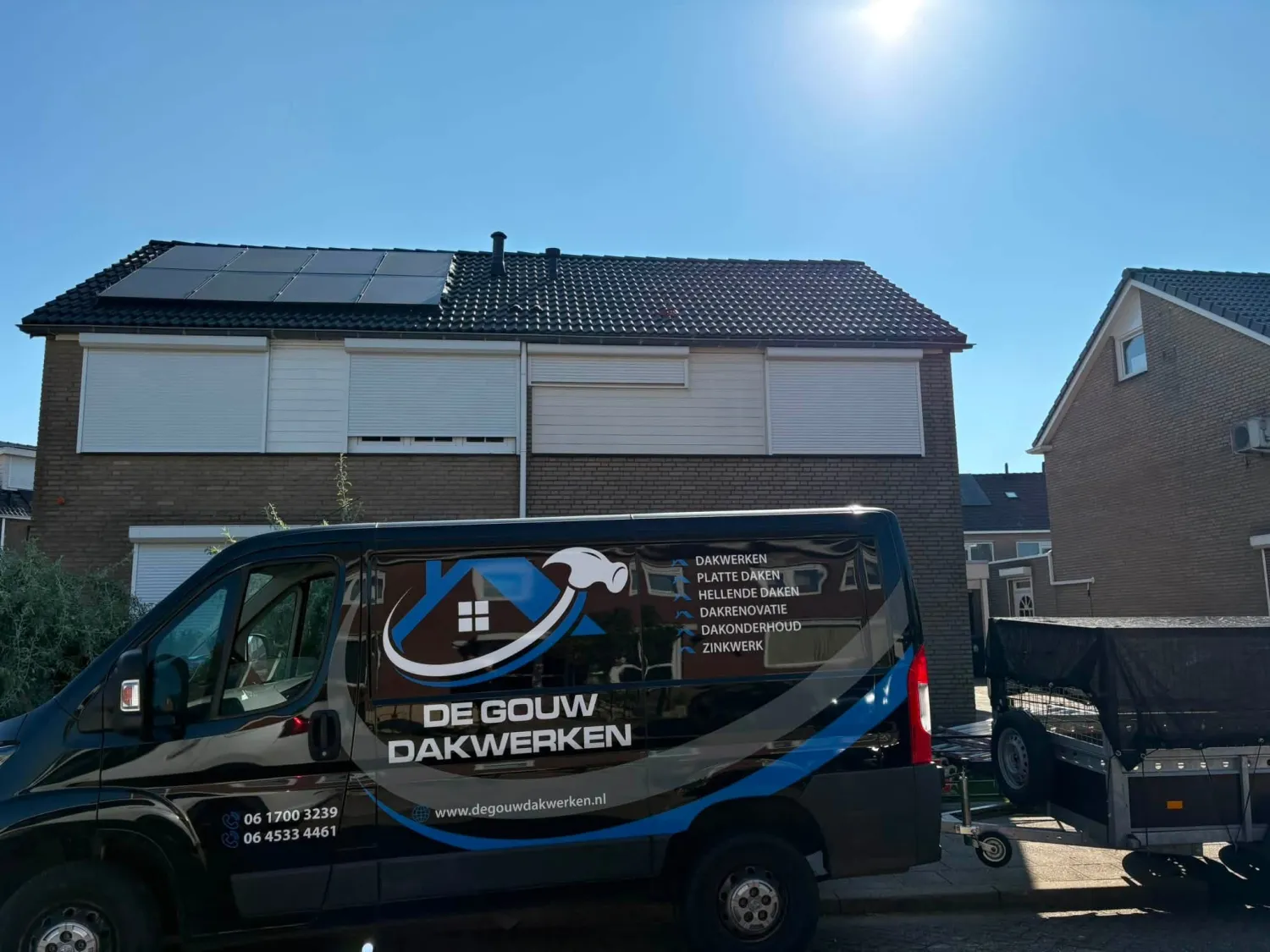 Onze bus bij dakrenovatie