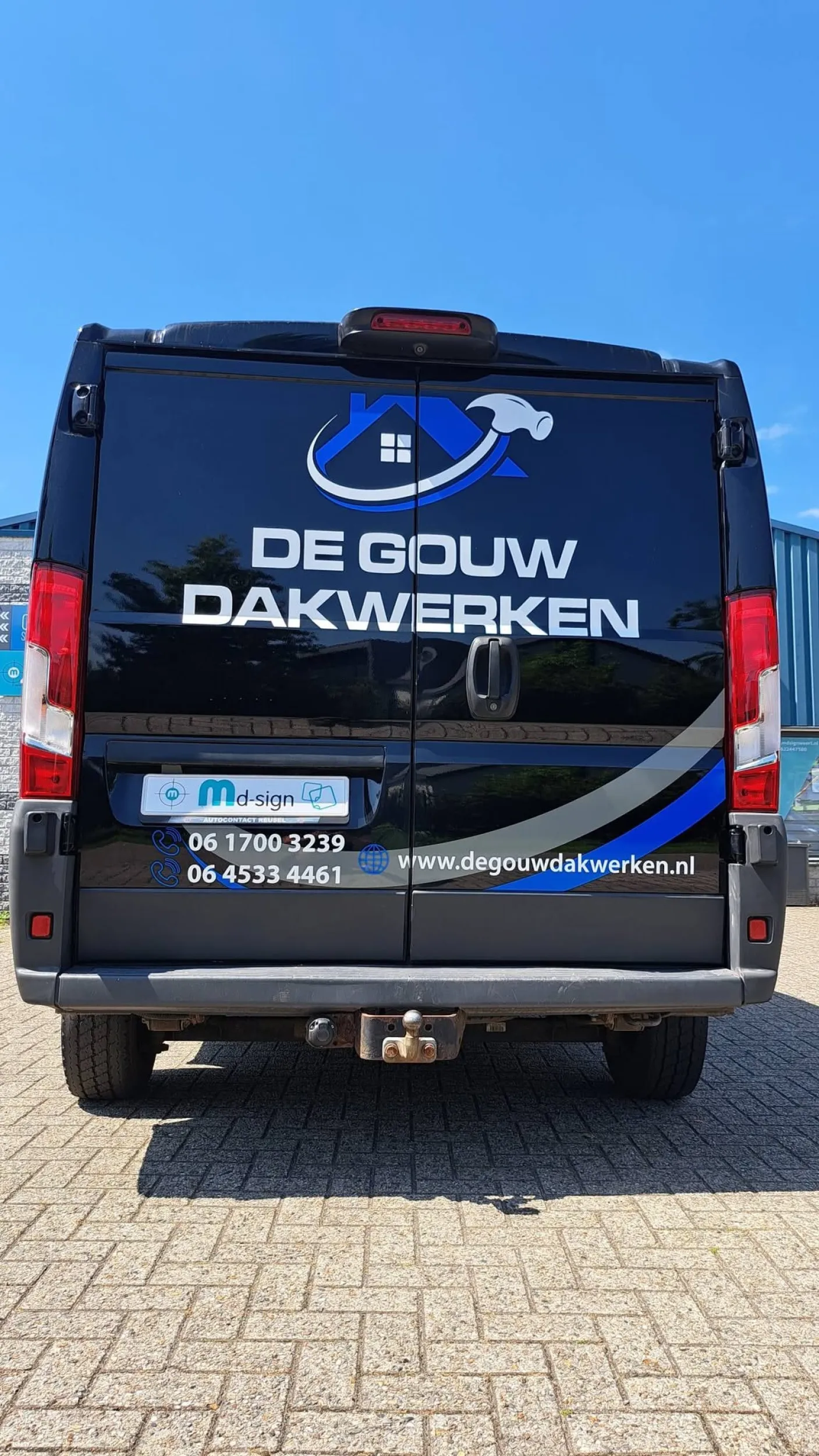 Bus van De Gouw Dakwerken