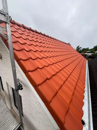 Dakrenovatie van woning in Urmond pannen