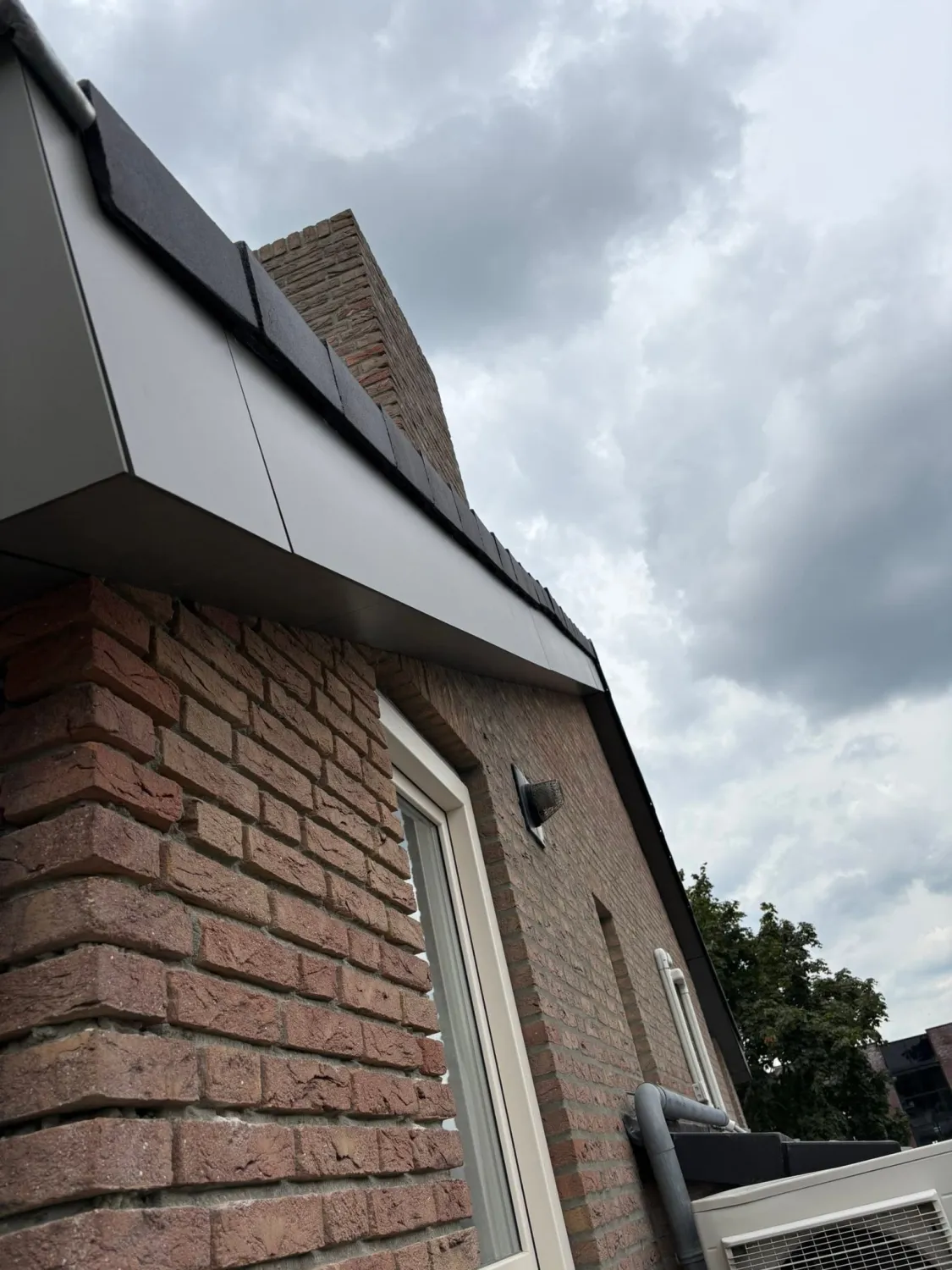 Afwerking dakrenovatie in Deurne