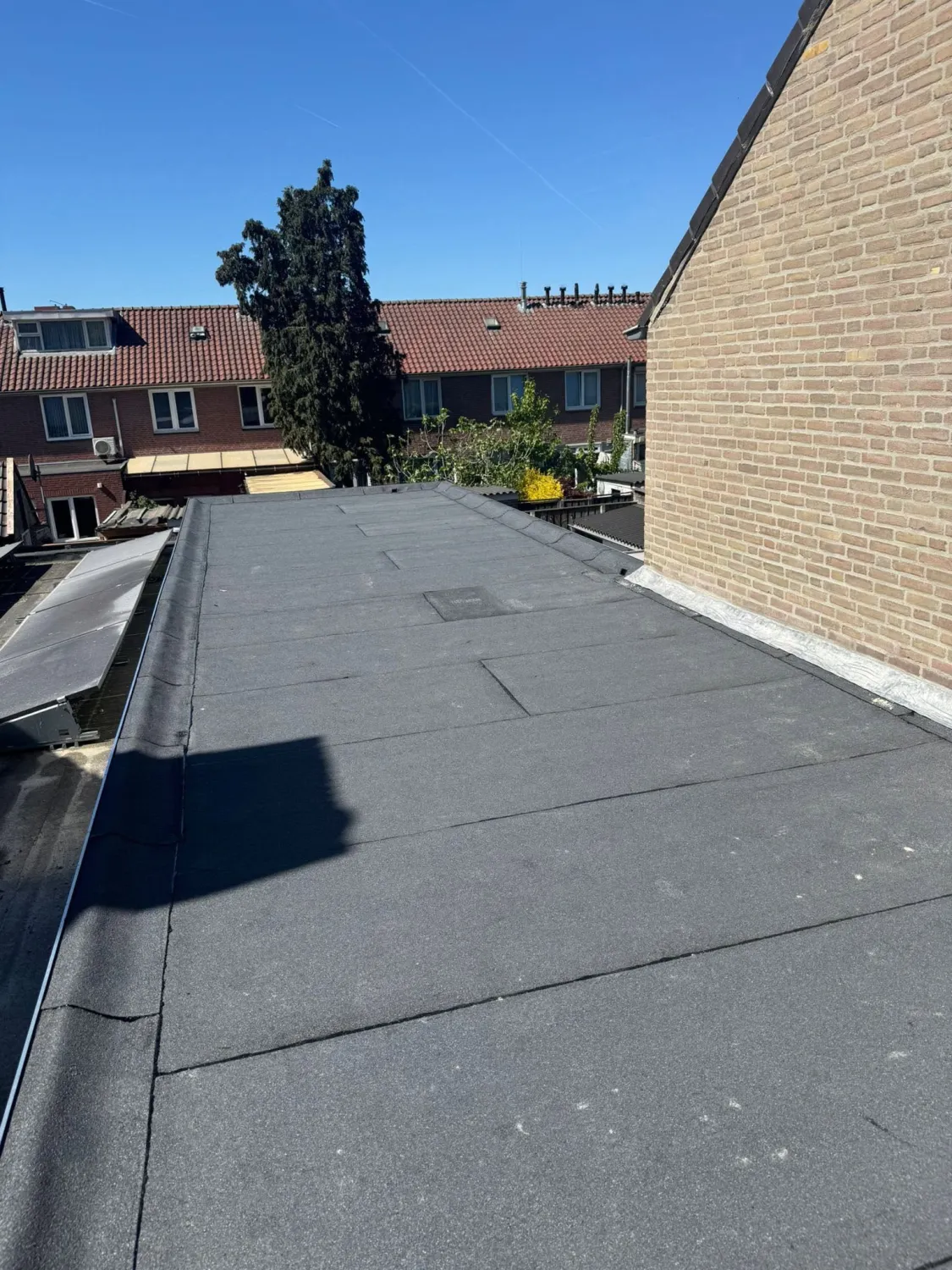 Plat dak vervangen en daklekkage oplossen