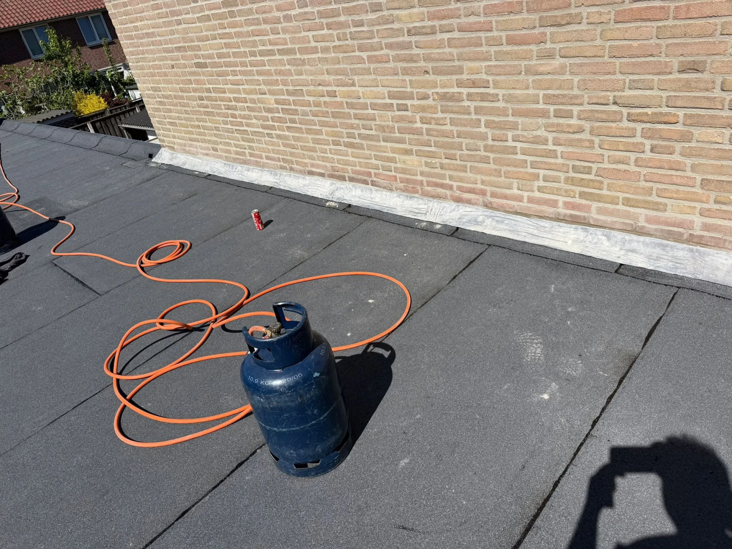 Tijdens werkzaamheden plat dak vervangen