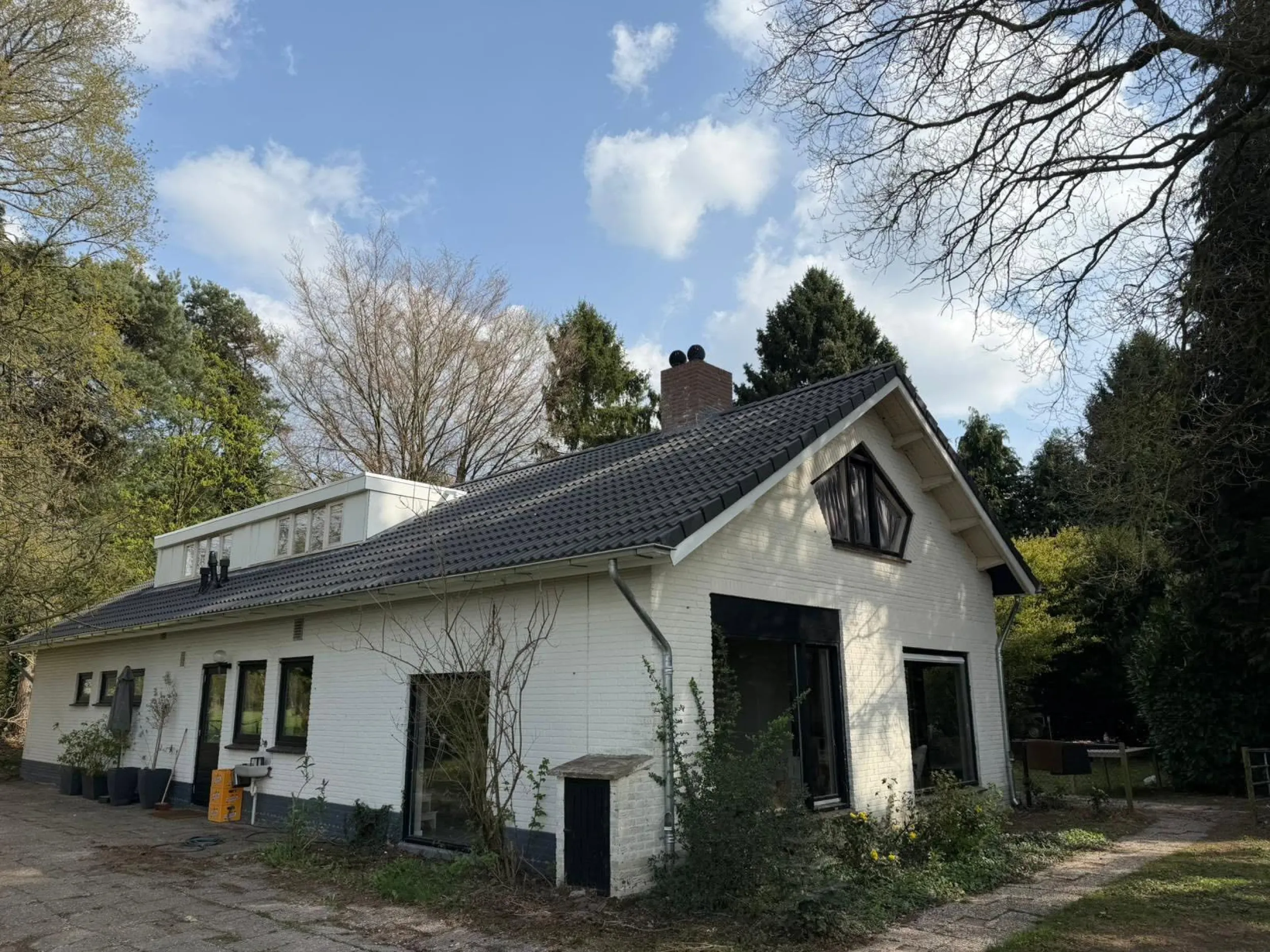 Dakrenovatie van een woning in knegsel