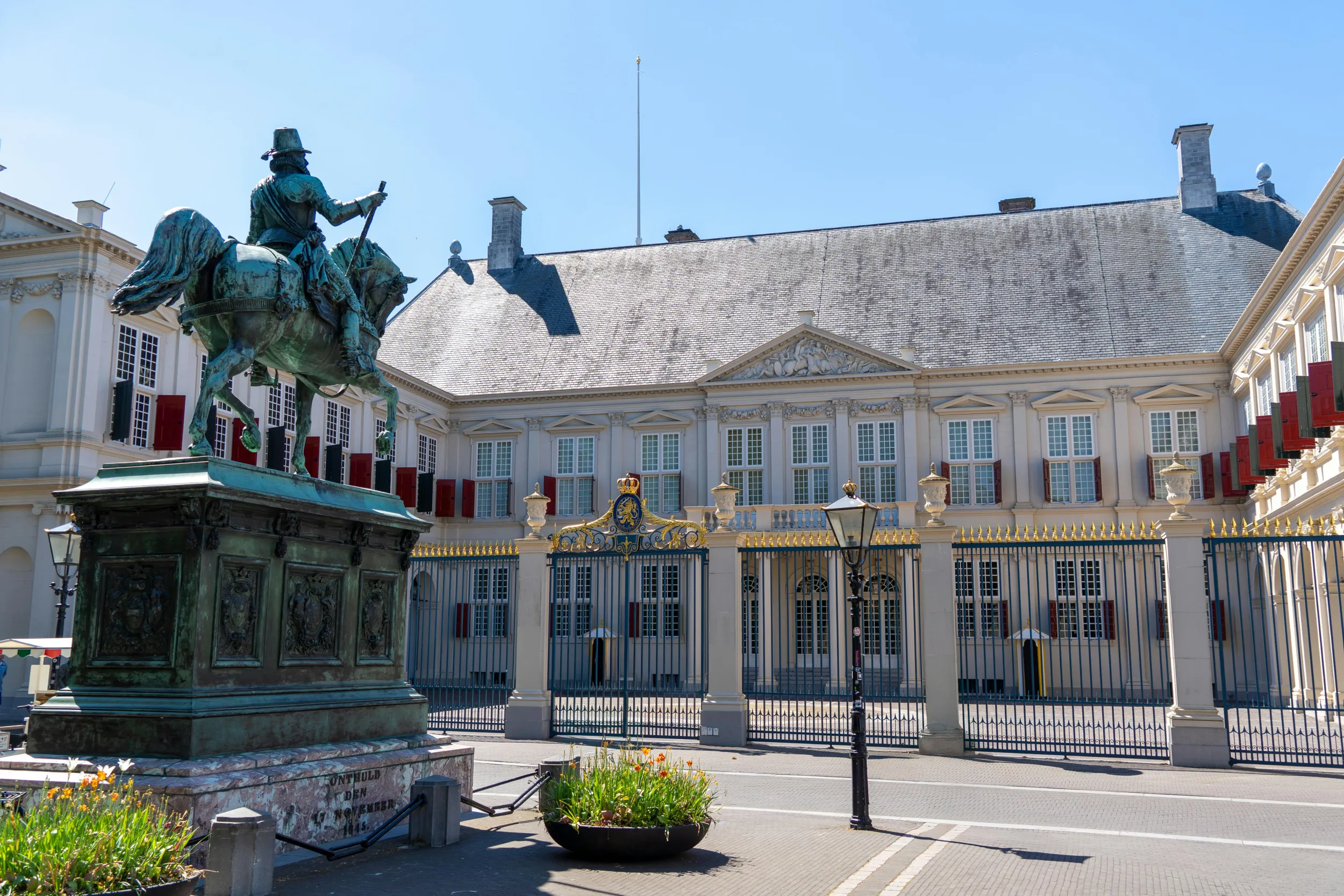 Ruiterstandbeeld bij Paleis Noordeinde in Den Haag