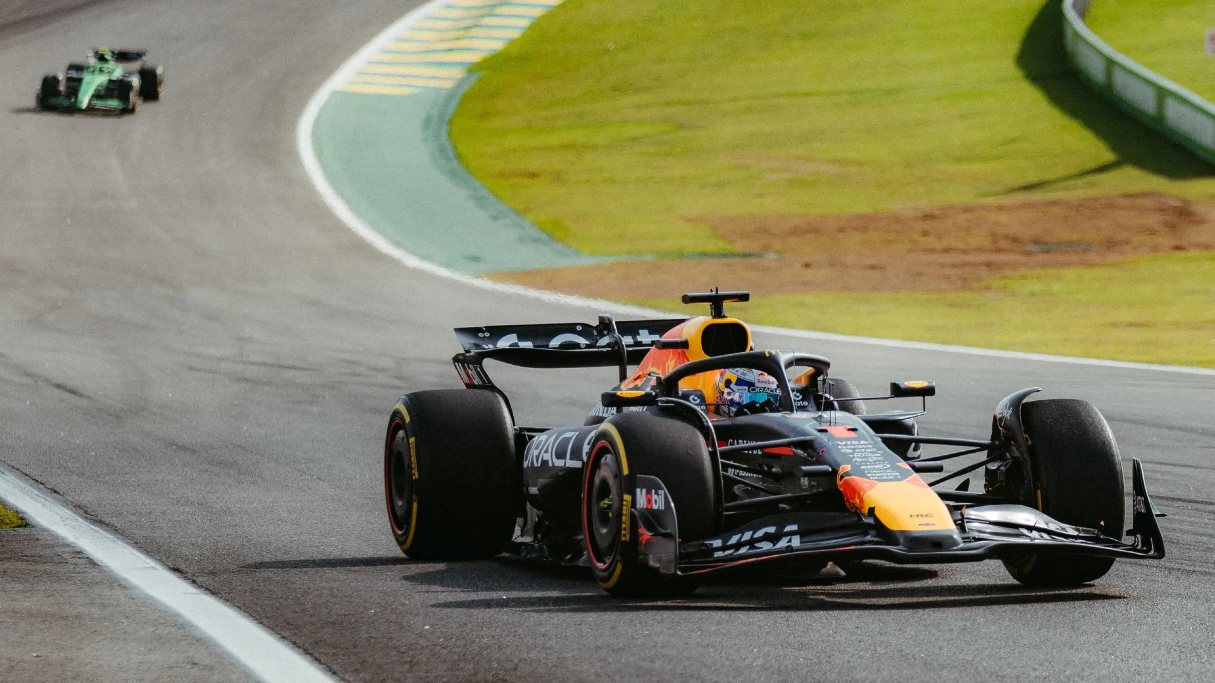 Hoe aerodynamica en downforce jouw race winnen 