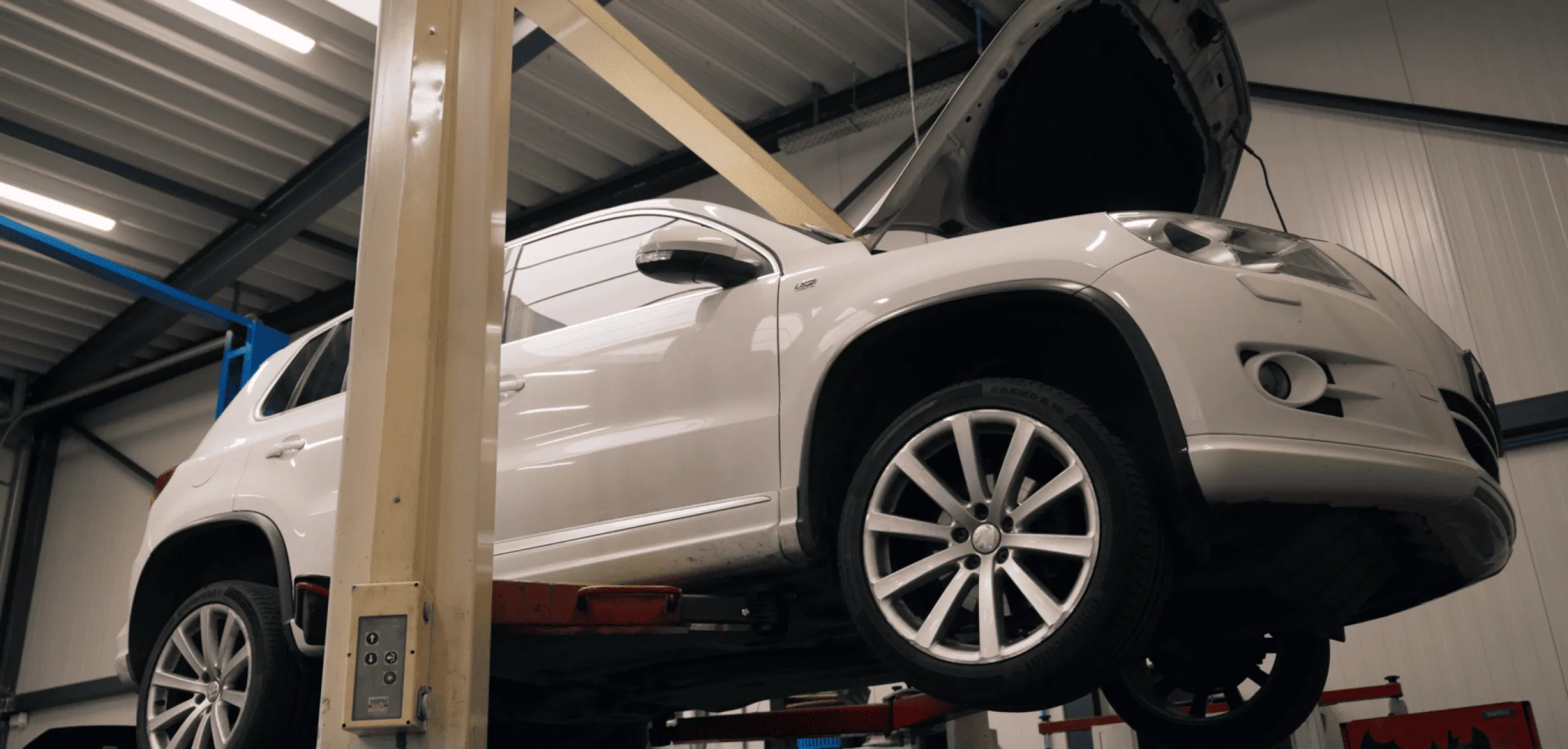 auto op brug onderhoud