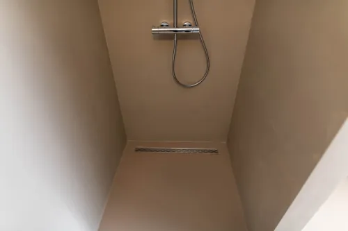 Beton ciré vloer en wand in douche