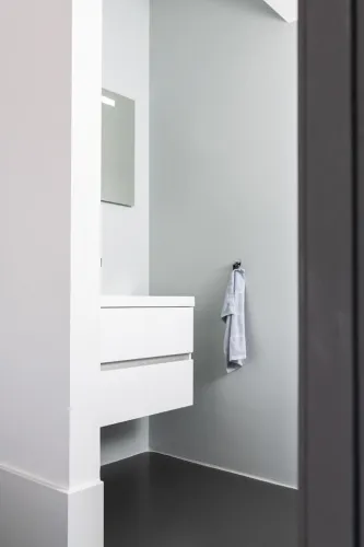 Gietvloer op het toilet
