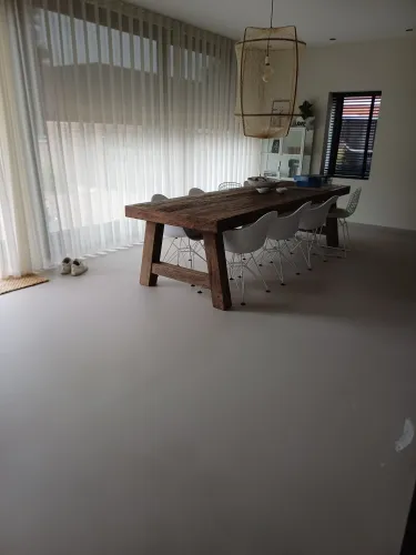 Lavasteen gietvloer in Roosteren