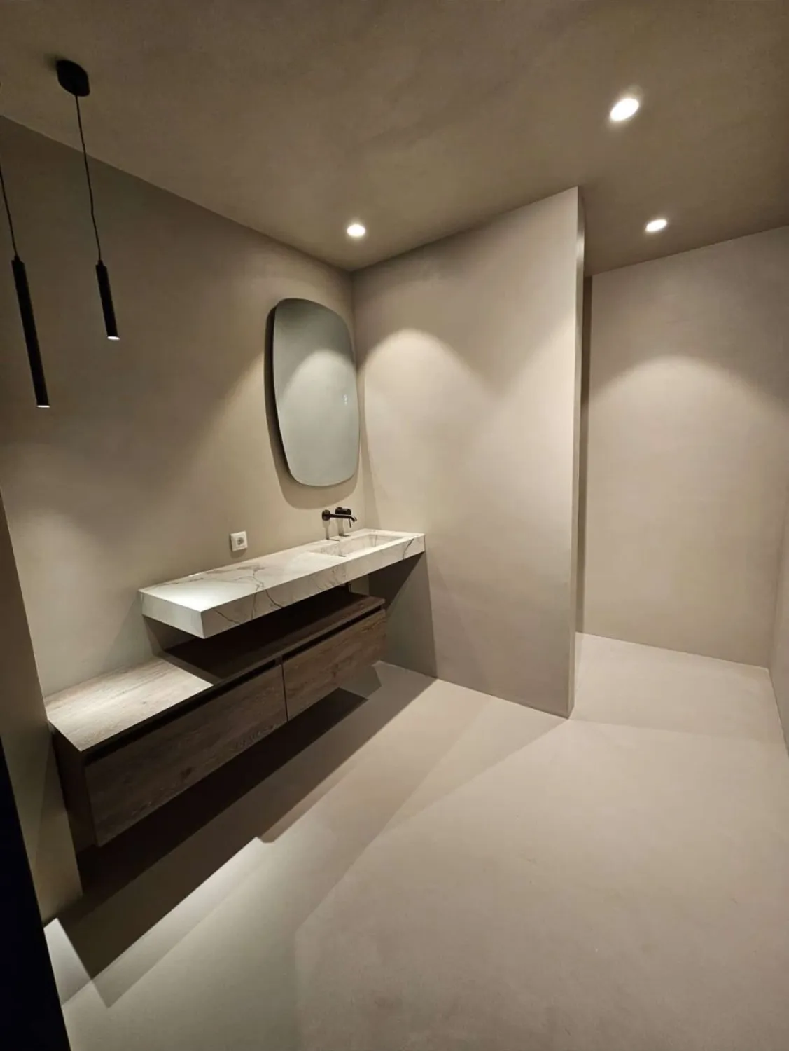 Beton ciré badkamer in Eindhoven