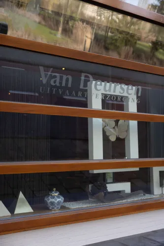 van deursen uitvaartzorg weert